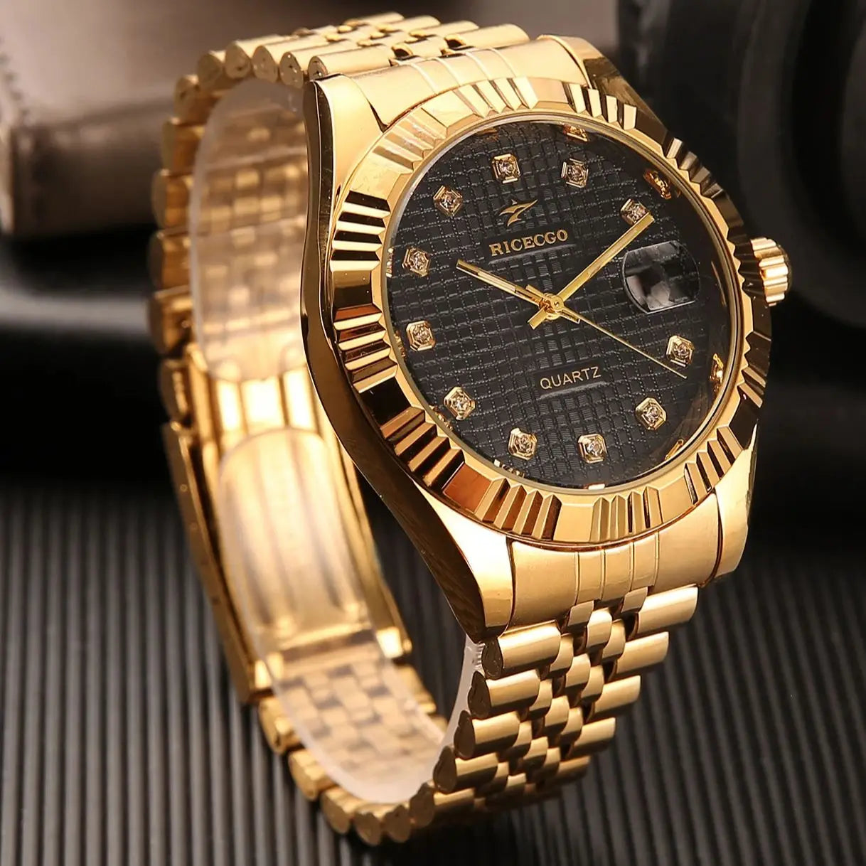 1pc quartz watch with calendar display, dial set with diamonds and textured design, fashionable jewelry accessories, dual calendar