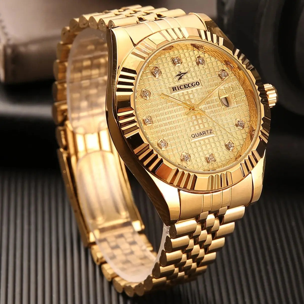 1pc quartz watch with calendar display, dial set with diamonds and textured design, fashionable jewelry accessories, dual calendar