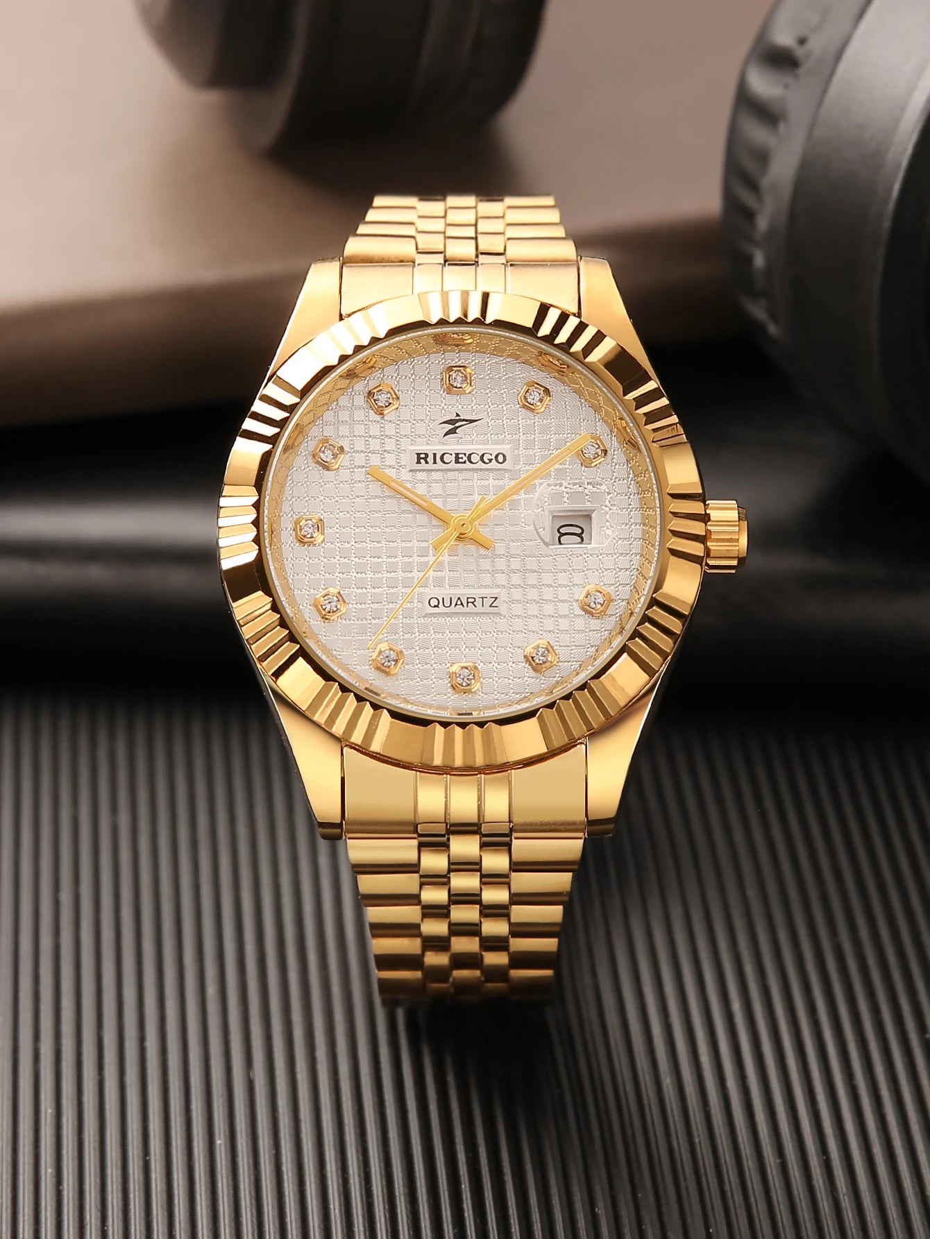 1pc quartz watch with calendar display, dial set with diamonds and textured design, fashionable jewelry accessories, dual calendar