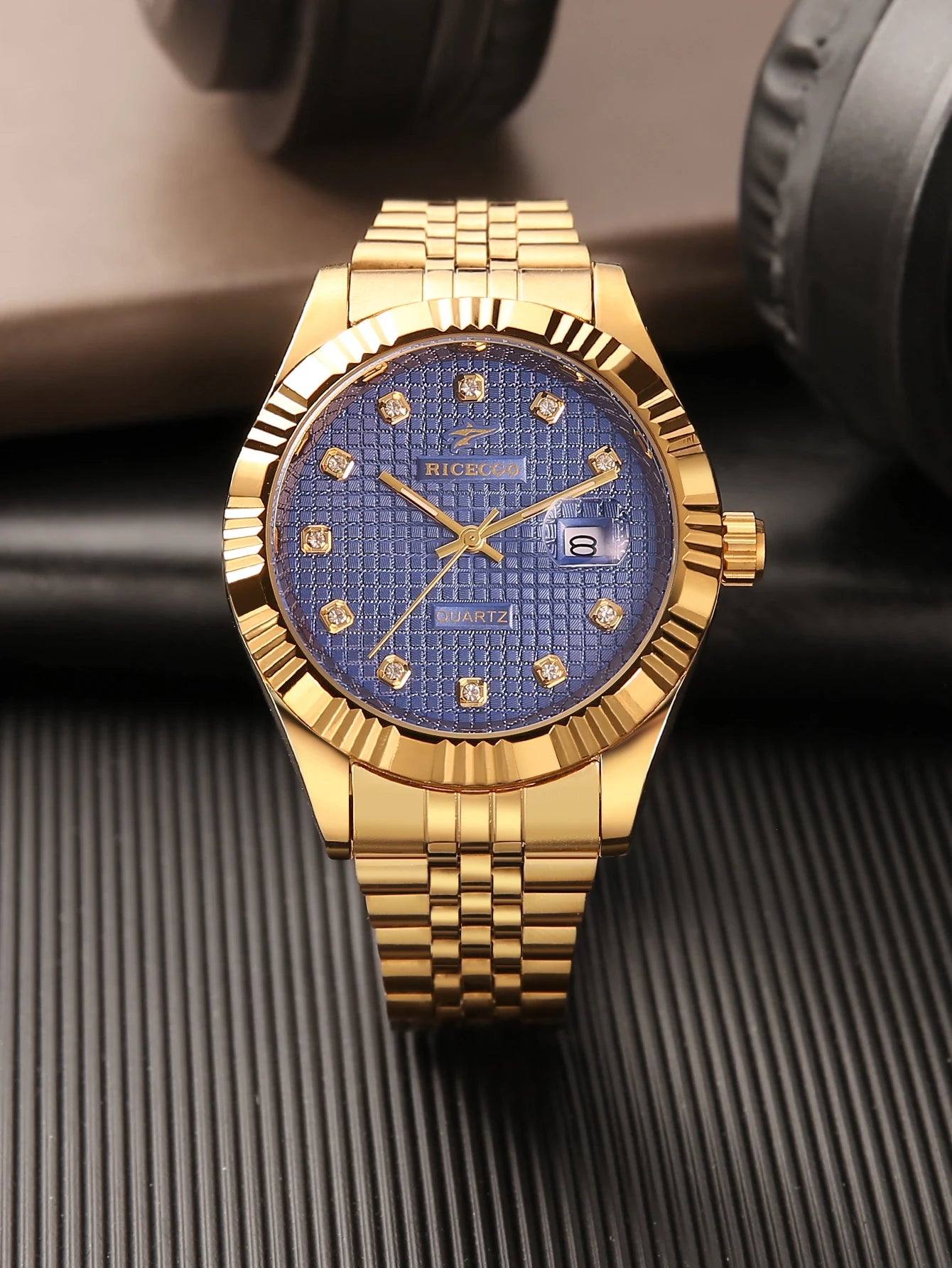 1pc quartz watch with calendar display, dial set with diamonds and textured design, fashionable jewelry accessories, dual calendar