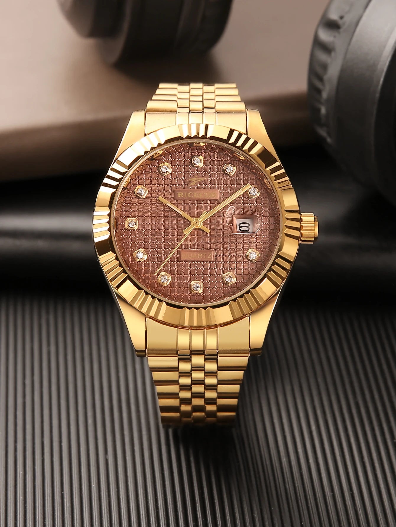 1pc quartz watch with calendar display, dial set with diamonds and textured design, fashionable jewelry accessories, dual calendar